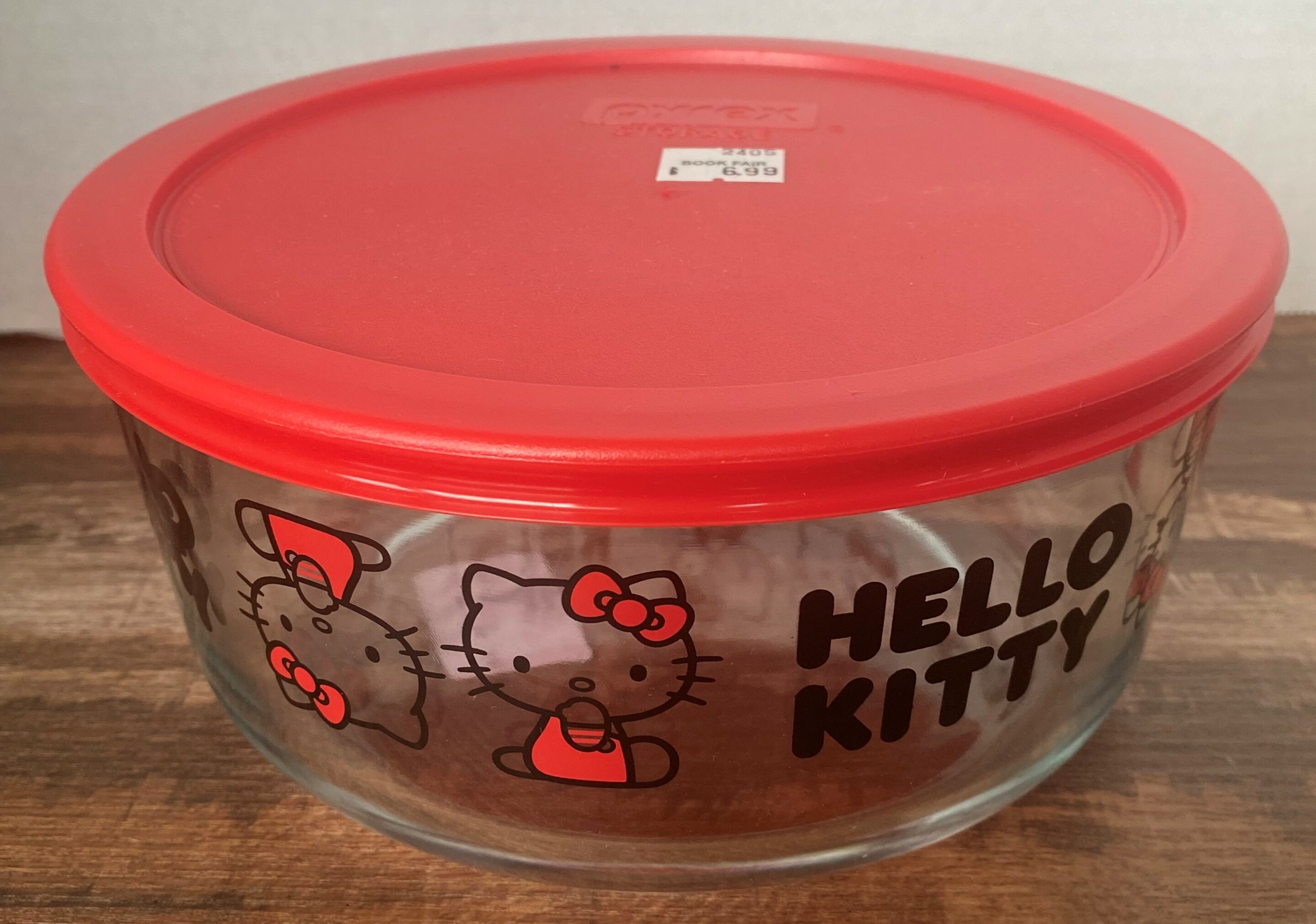 Pyrex Hello Kitty 7-Cup Round Glass Storage Container with Red Airtight Lid